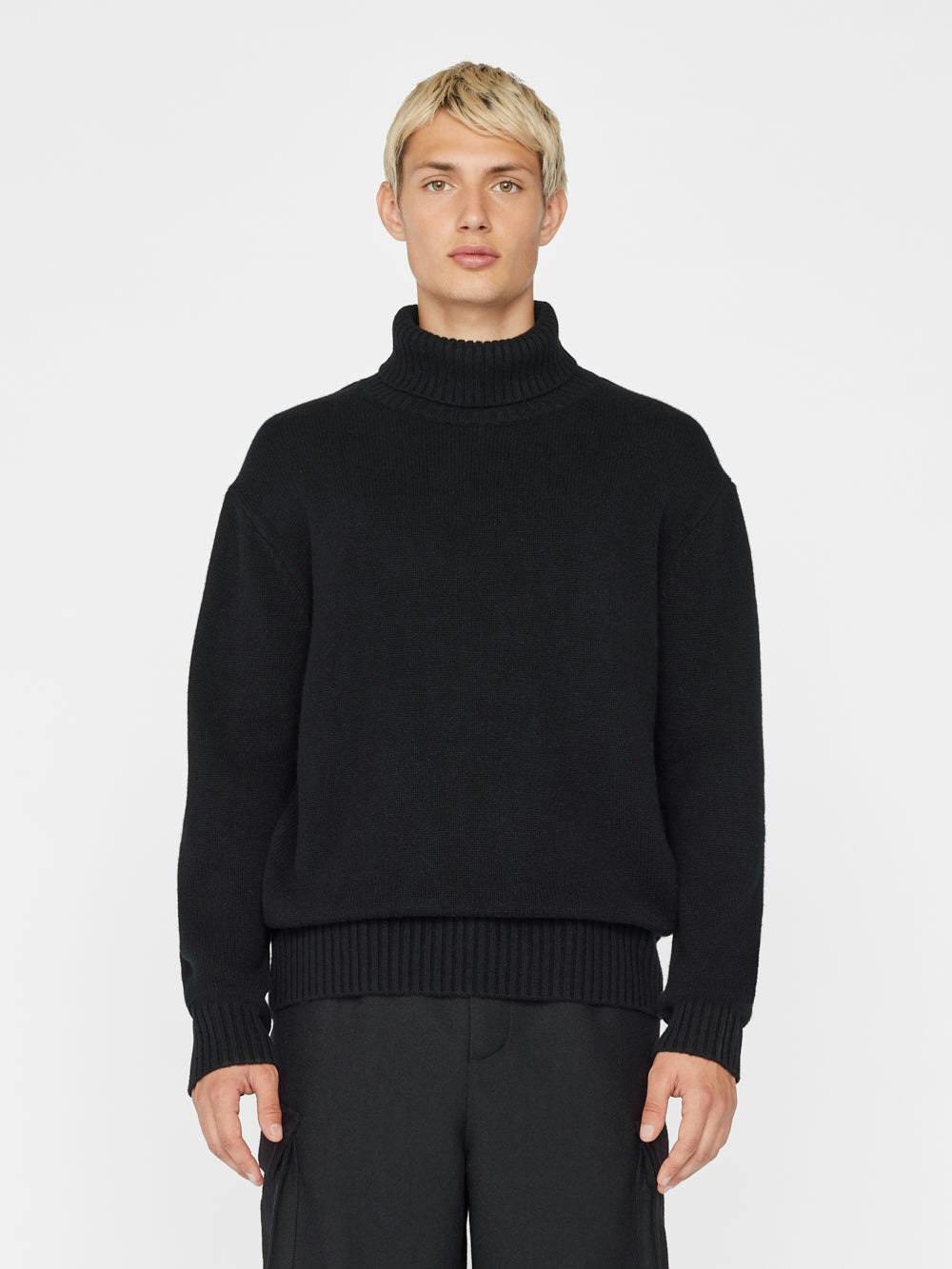 sweater front view alt:hover